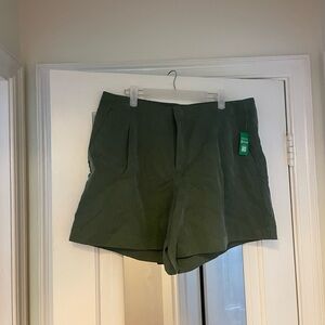 NWT New Army Green SoftSuit Gap Shorts Size 14